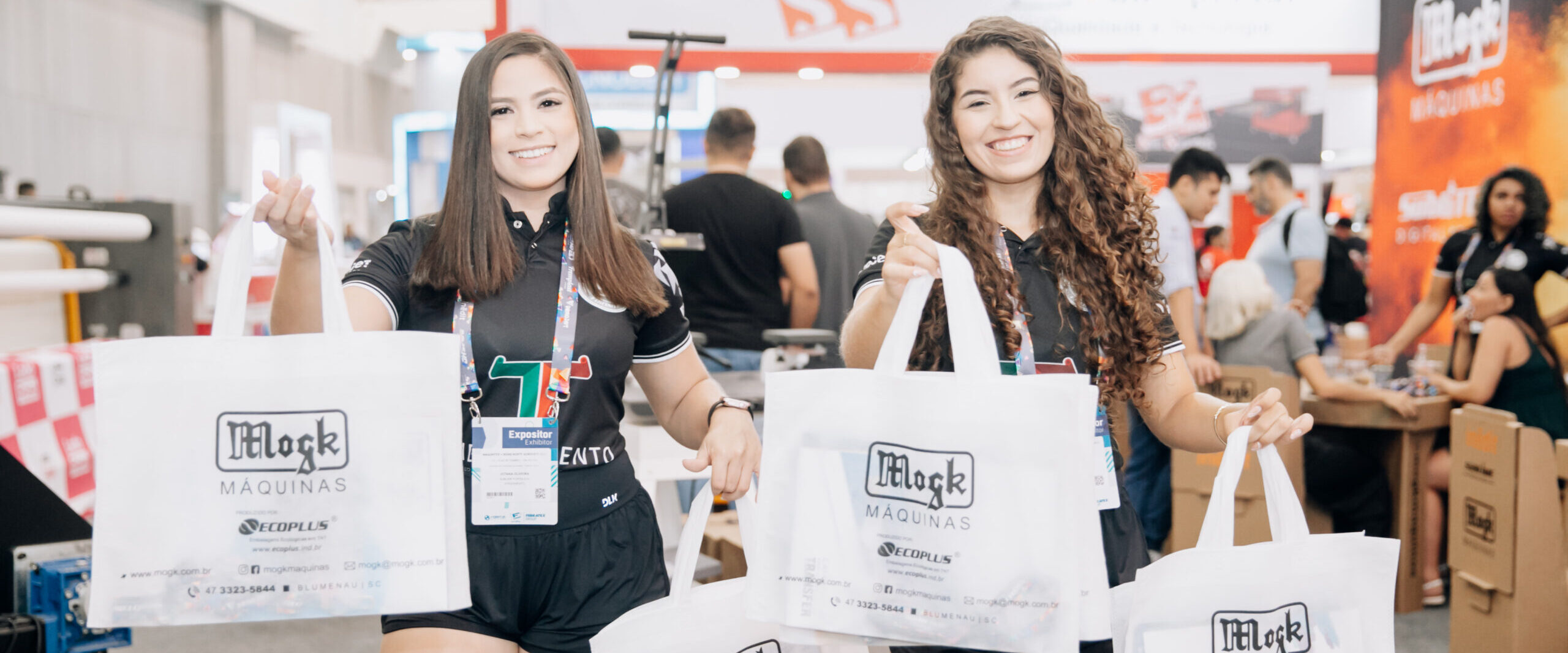 Equipe CBJ em feira do setor